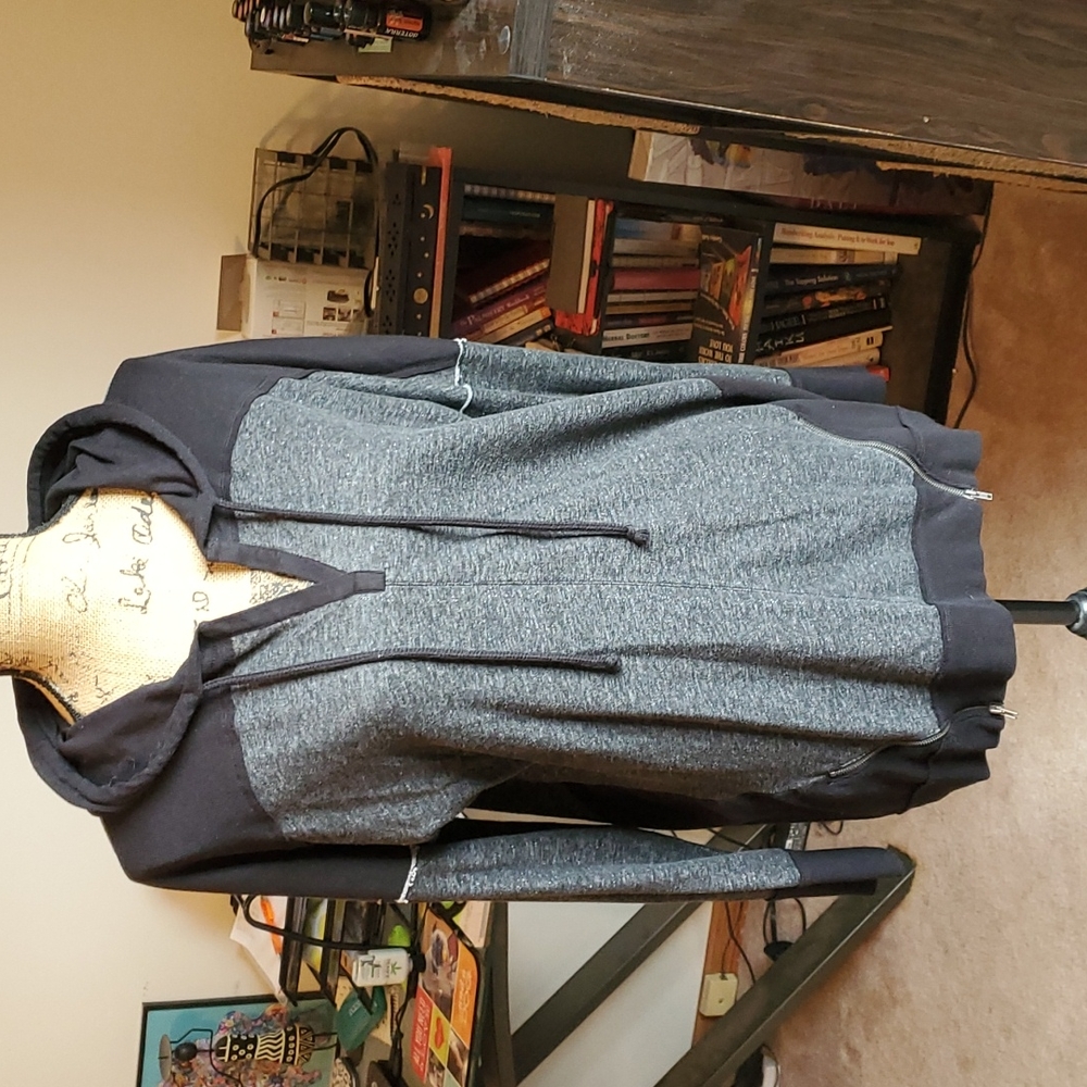 Maurices size 1 black/gray pullover hoodie